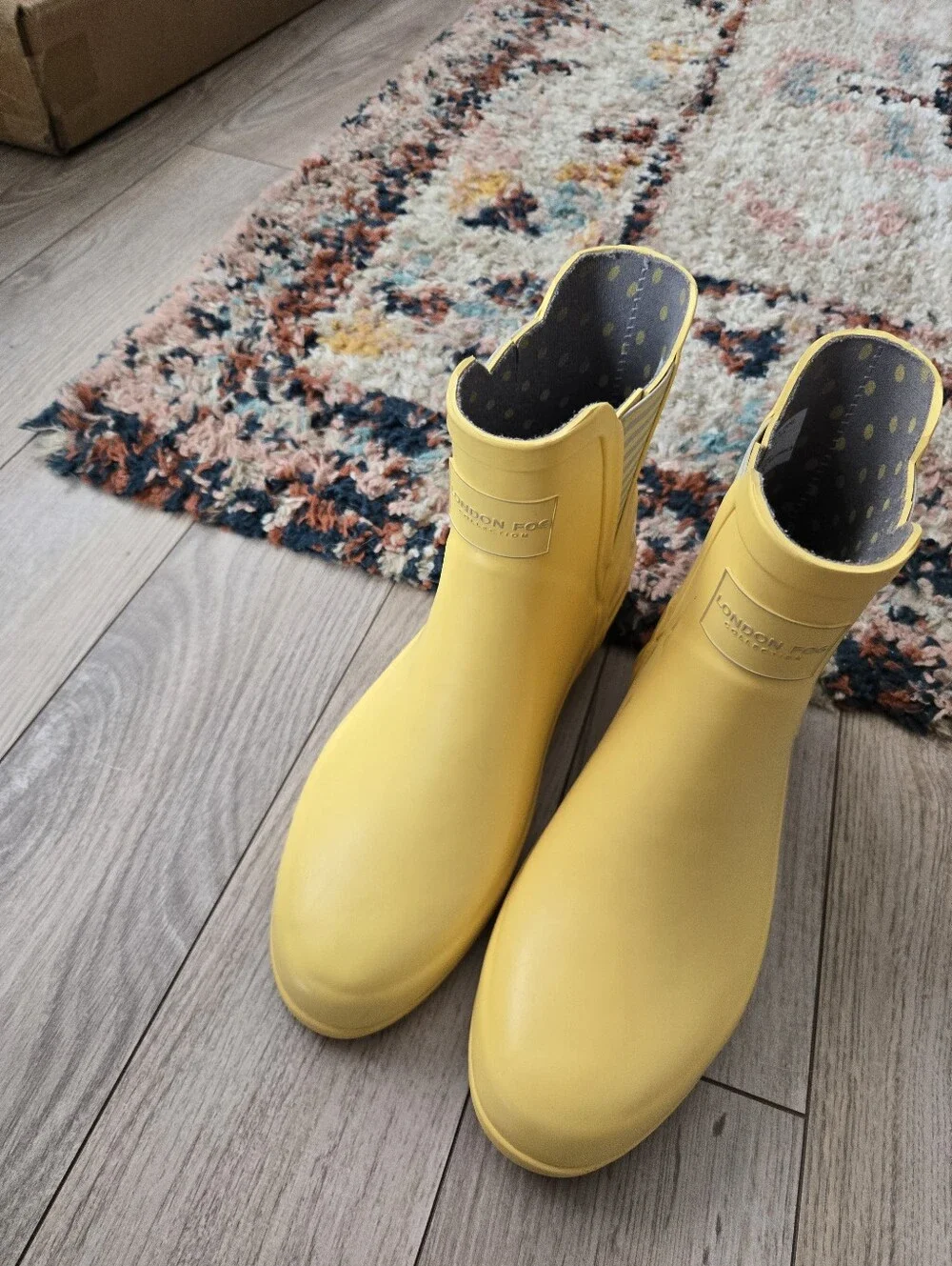 London Fog Piccadilly Yellow Waterproof Chelsea Rain Boots Women’s 8M